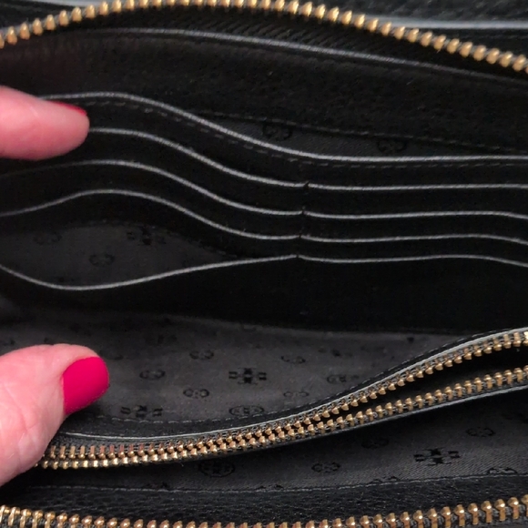 Tory Burch Bombe Flat Black Leather Crossbody Bag - Picture 4 of 11